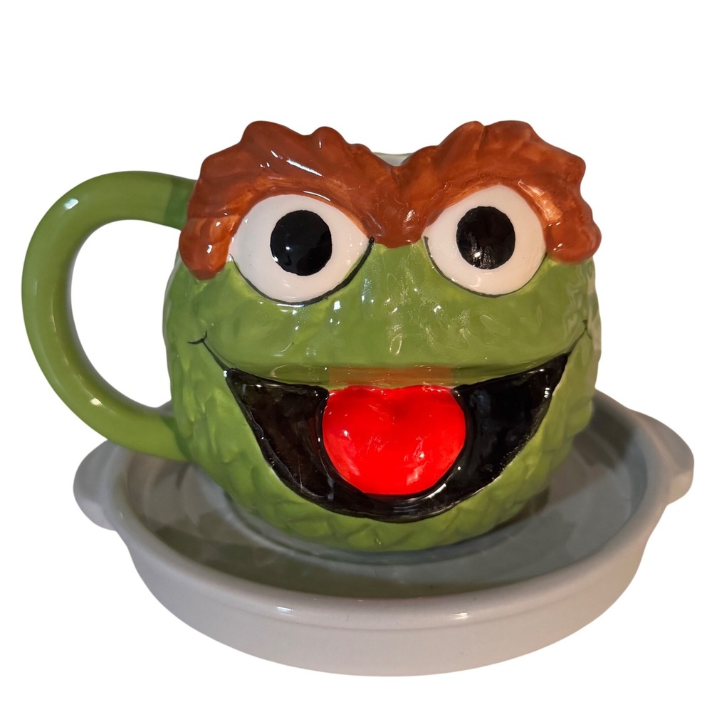 Sesame Street Oscar the Grouch Ceramic Mug with‎ Trash Can Lid Plate NWOT